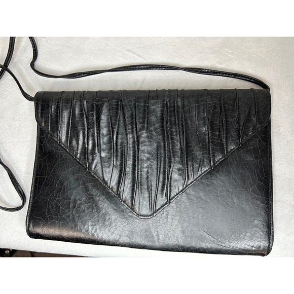 Vintage 1980s matte black faux leather shoulder bag - Picture 2 of 7